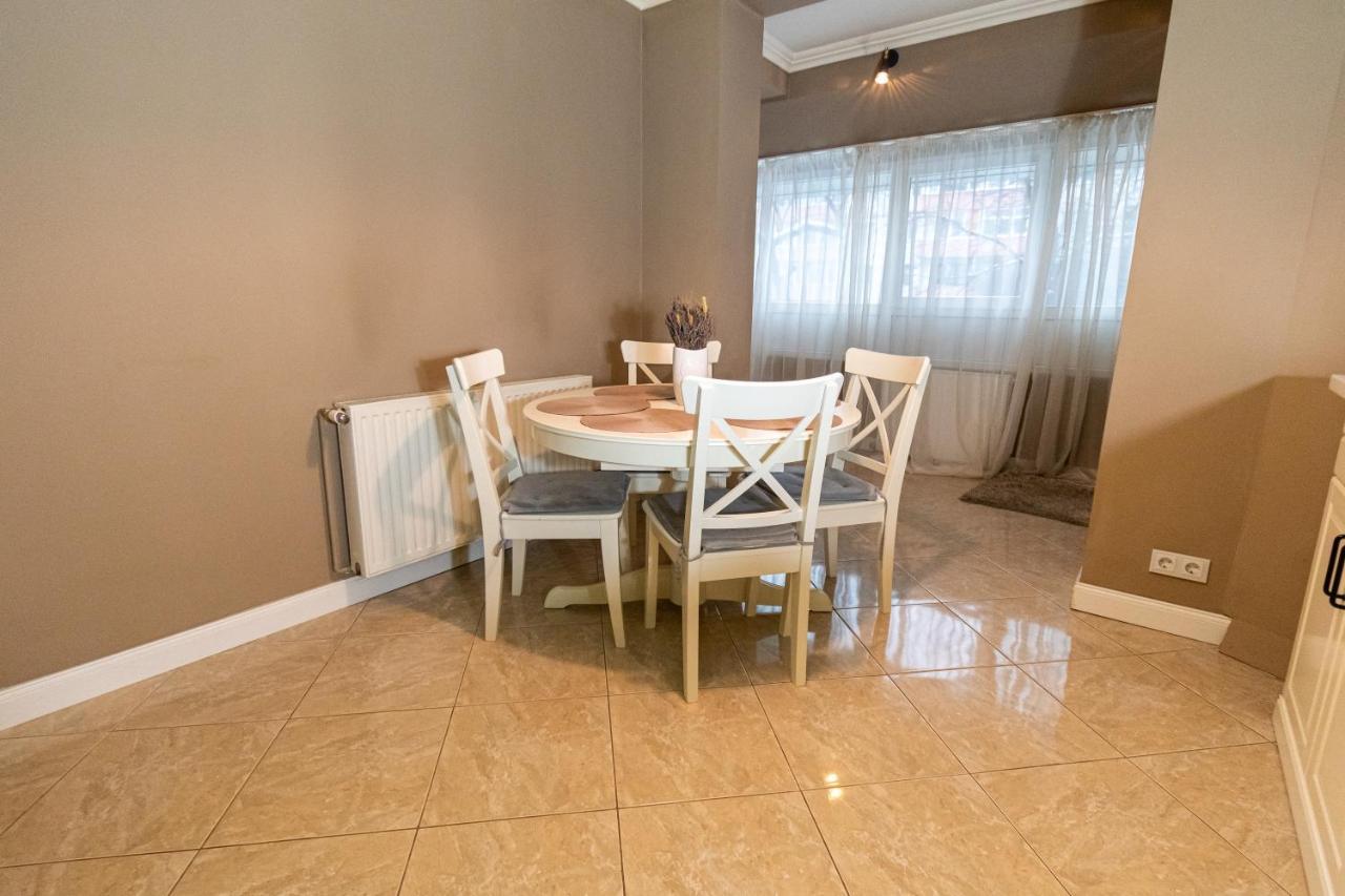 Central Apt. Near Afi Mall, 5 Mins To The Old Town By Car Appartement Braşov Buitenkant foto
