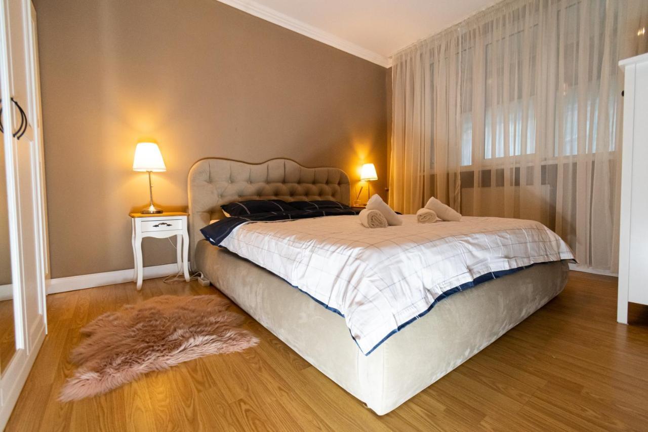Central Apt. Near Afi Mall, 5 Mins To The Old Town By Car Appartement Braşov Buitenkant foto