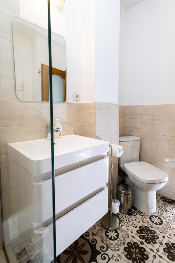 Central Apt. Near Afi Mall, 5 Mins To The Old Town By Car Appartement Braşov Buitenkant foto