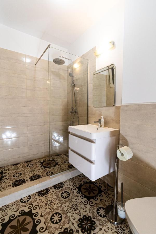 Central Apt. Near Afi Mall, 5 Mins To The Old Town By Car Appartement Braşov Buitenkant foto